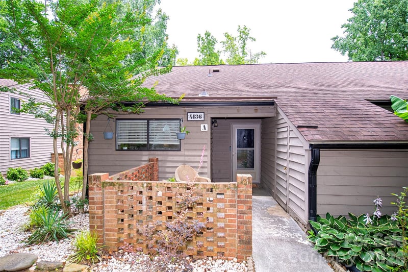 4136 Charlotte Highway, Lake Wylie, SC - 2 beds, 2 baths, 1,435 sqft - $325,000