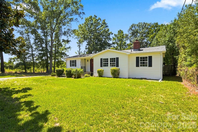 4709 Charlotte Highway, Lancaster, SC - 3 beds, 2 baths, 1,224 sqft - $279,000