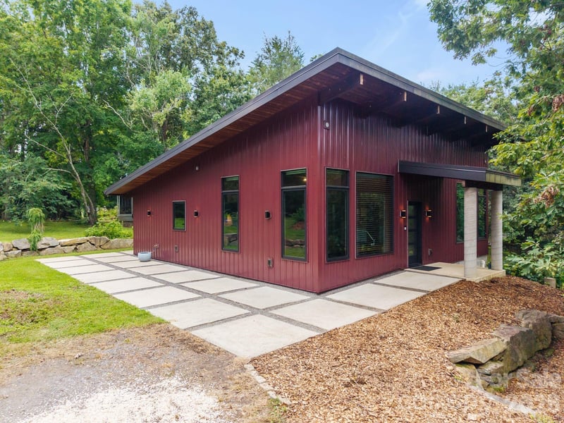 39 Wolf Road, Asheville, NC - 1 bed, 1 bath, 1,299 sqft - $499,000