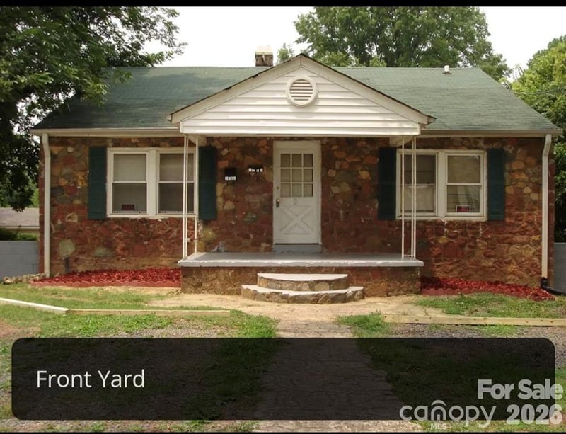 1028 Karendale Avenue, Charlotte, NC - 7 beds, 0.5 baths, 2,592 sqft - $400,000