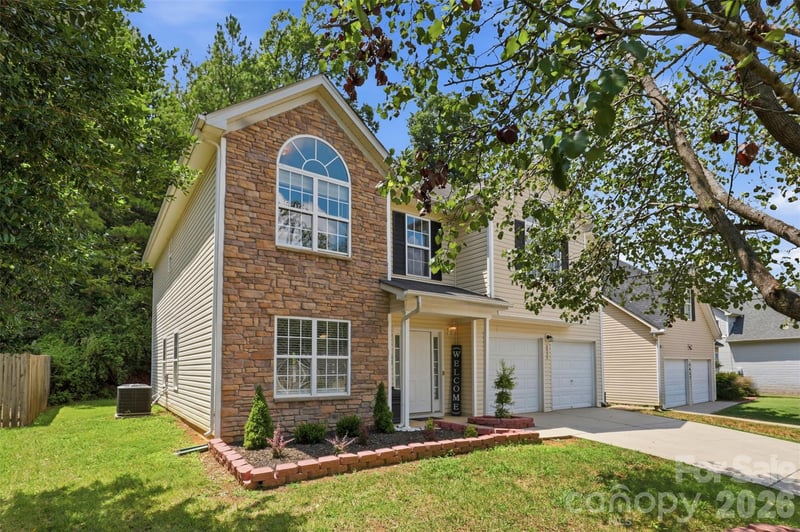 4923 Eagle Creek Drive, Charlotte, NC - 4 beds, 2.5 baths, 2,591 sqft - $400,000