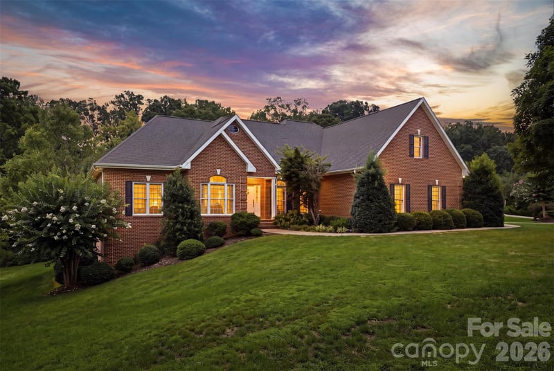405 Woodridge Drive SE, Lenoir, NC - 4 beds, 2.5 baths, 2,675 sqft - $549,000