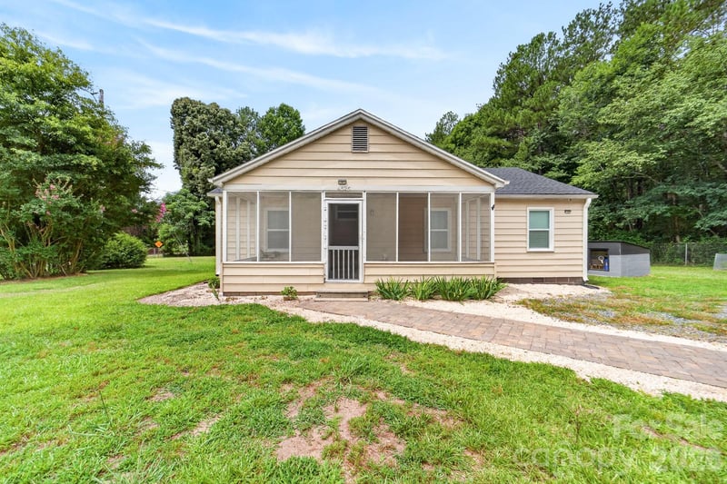 4525 Hemphill Road, Gastonia, NC - 2 beds, 1 bath, 1,186 sqft - $215,000