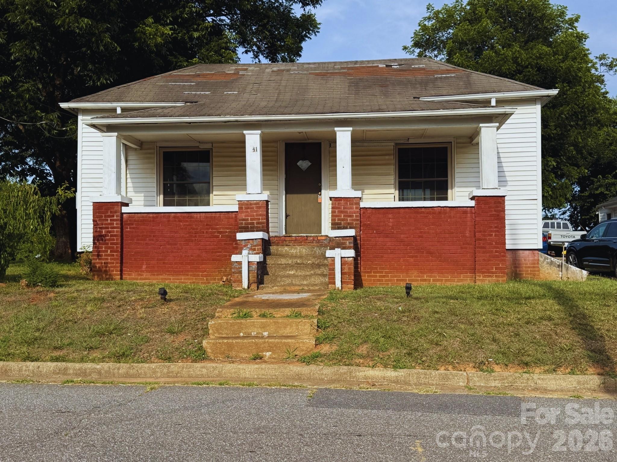 241 S Ervin Avenue, Newton, NC. property listing photo