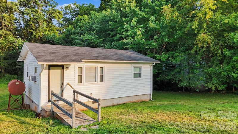 56 Jackson Lane, Stony Point, NC - 2 beds, 1 bath, 560 sqft - $115,000