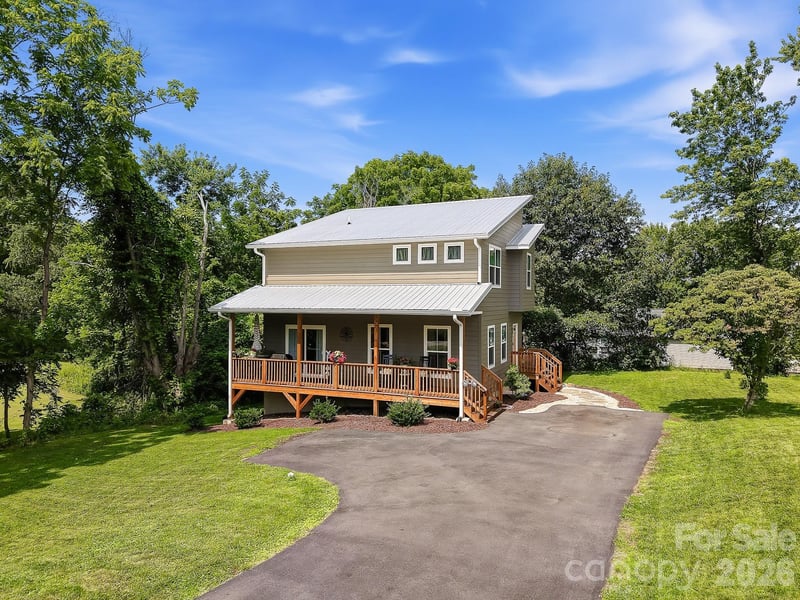 777 High Street, Canton, NC - 3 beds, 2.5 baths, 1,588 sqft - $500,000