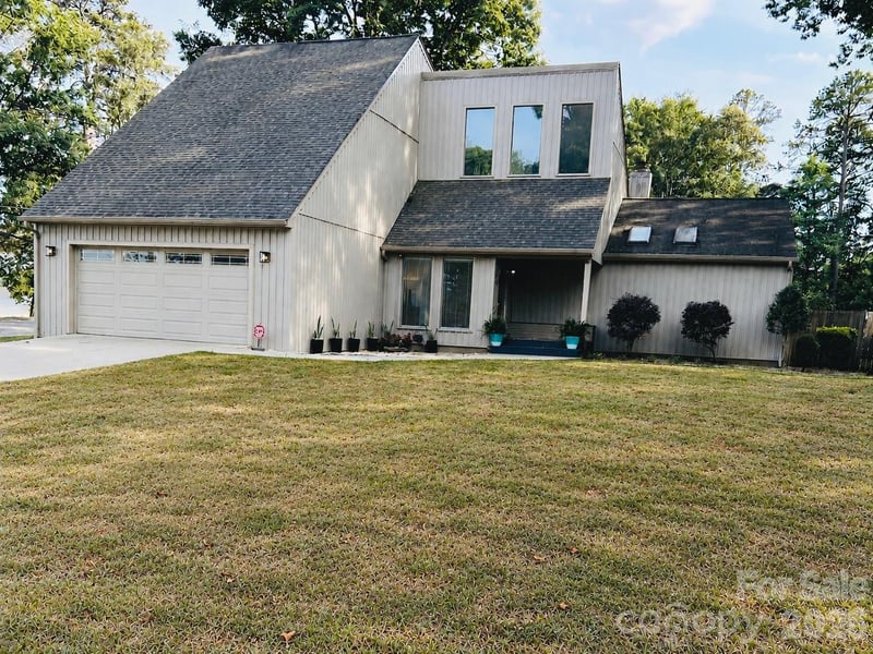 496 17th Avenue Drive NE, Hickory, NC - 3 beds, 2.5 baths, 2,079 sqft - $414,500