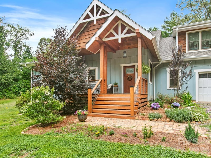 116 W Hiawatha Court, Asheville, NC - 3 beds, 3.5 baths, 2,566 sqft - $743,500