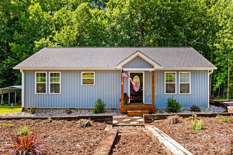 122 S Yadkin River Road, Statesville, NC - 2 beds, 1 bath, 1,021 sqft - $250,000