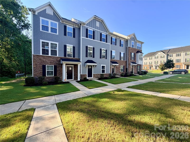1214 Ashbury Street, Charlotte, NC - 3 beds, 2.5 baths, 1,714 sqft - $2,095