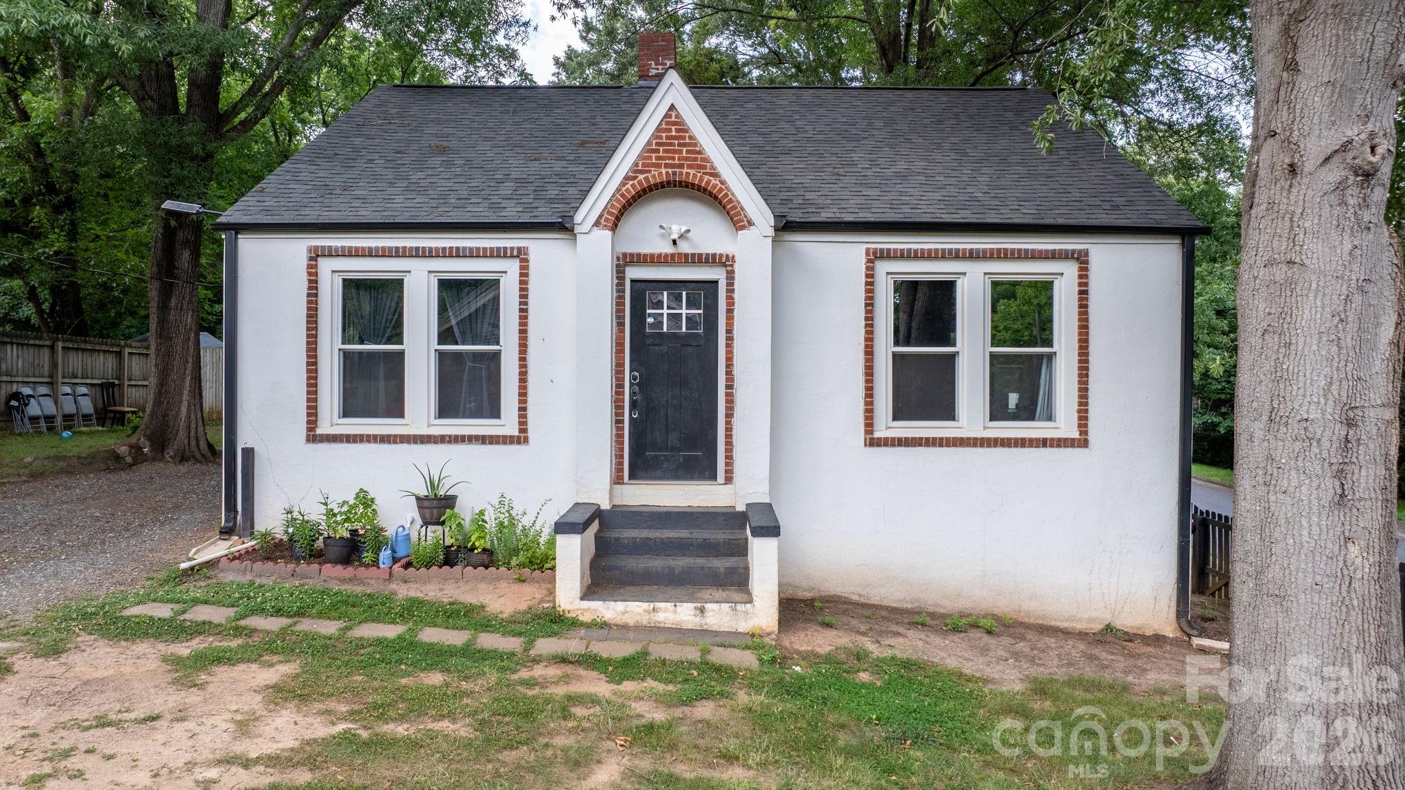 331 5th Avenue SE, Hickory, NC. property listing photo