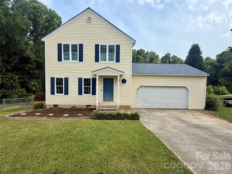 7126 Windsong Way, Wingate, NC - 3 beds, 2.5 baths, 1,205 sqft - $300,000