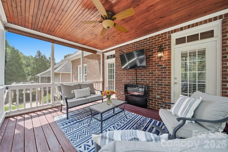 1753 30th Avenue Drive NE, Hickory, NC - 5 beds, 3.5 baths, 3,938 sqft - $600,000