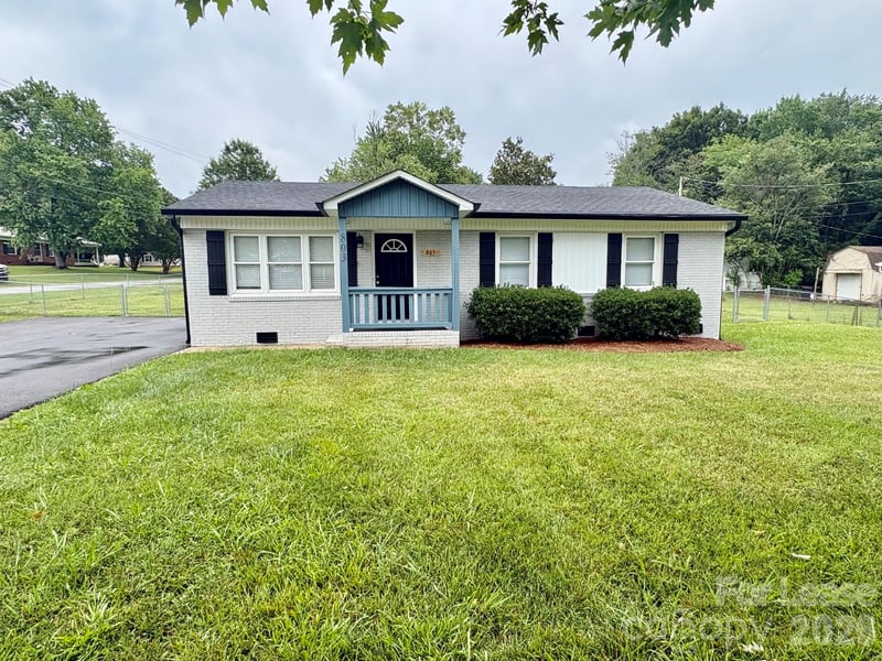 803 Robinson Road, Gastonia, NC - 3 beds, 1.5 baths, 1,092 sqft - $1,795