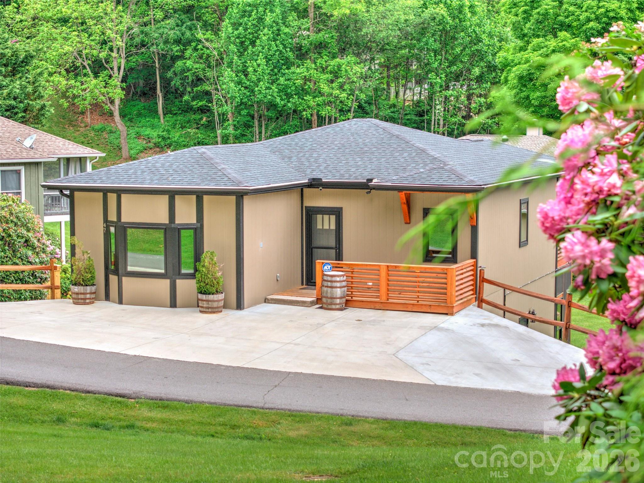 47 Winghaven Heights, Waynesville, NC. property listing photo