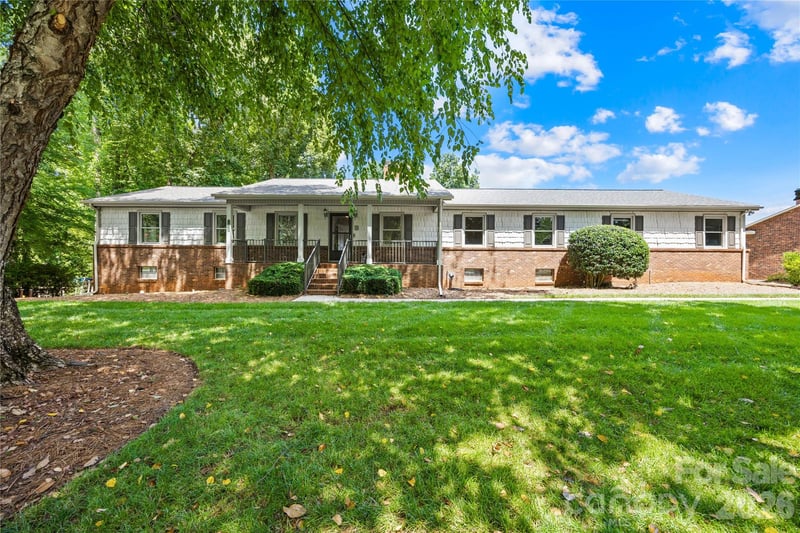 3960 Burton Lane, Denver, NC - 4 beds, 3 baths, 3,880 sqft - $1,675,000