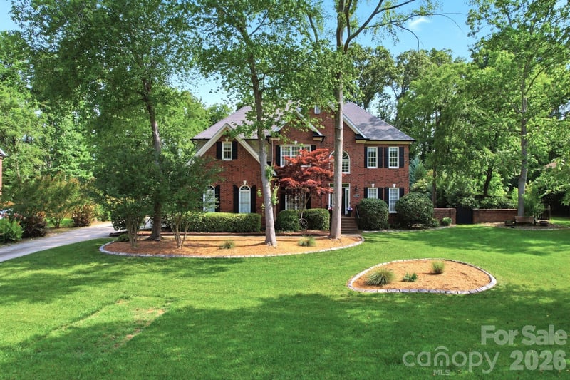 6821 Hollow Oak Drive, Charlotte, NC - 5 beds, 3 baths, 3,390 sqft - $749,000
