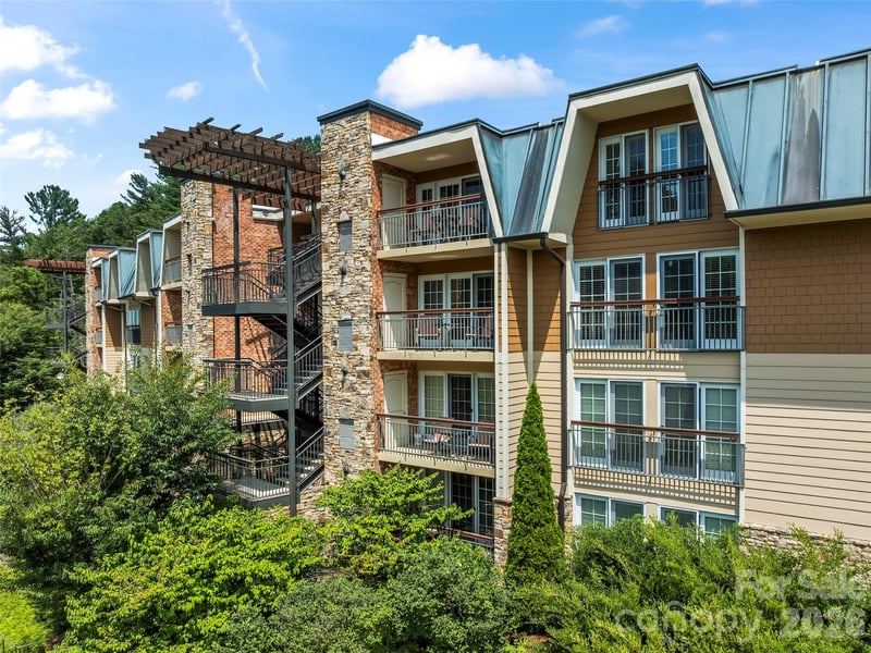 310 Bowling Park Road, Asheville, NC - 2 beds, 2 baths, 939 sqft - $365,000