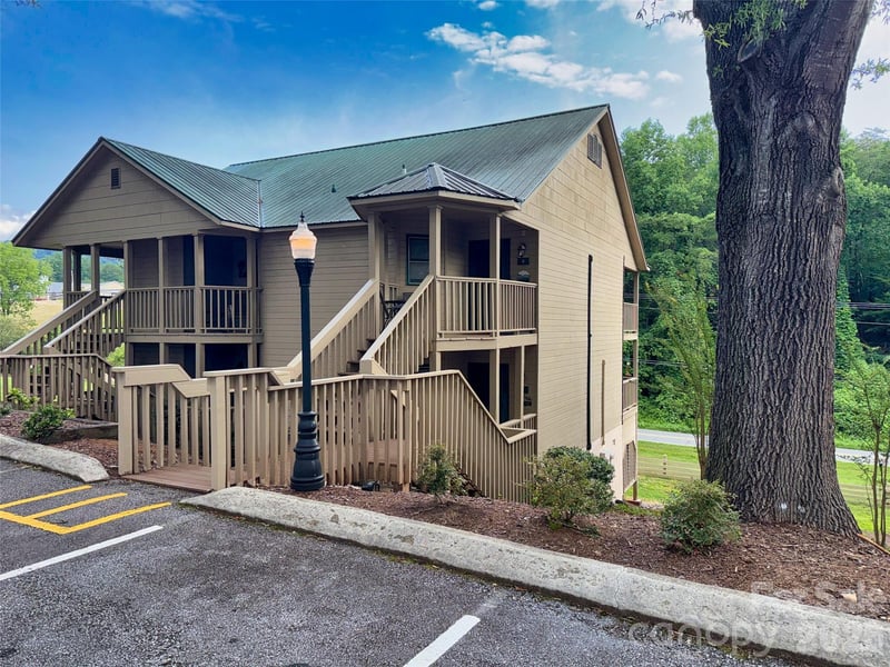 160 Whitney Boulevard Apt 3, Lake Lure, NC - 1 bed, 1 bath, 415 sqft - $97,000