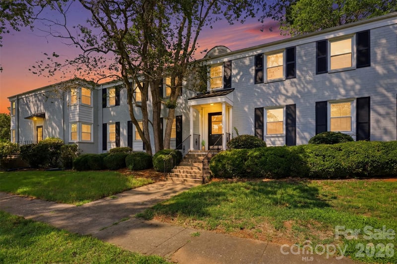 216 Wakefield Drive A, Charlotte, NC - 2 beds, 1 bath, 784 sqft - $269,000