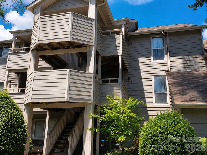 2557 Stockbridge Drive B, Charlotte, NC - 2 beds, 2 baths, 946 sqft - $1,475