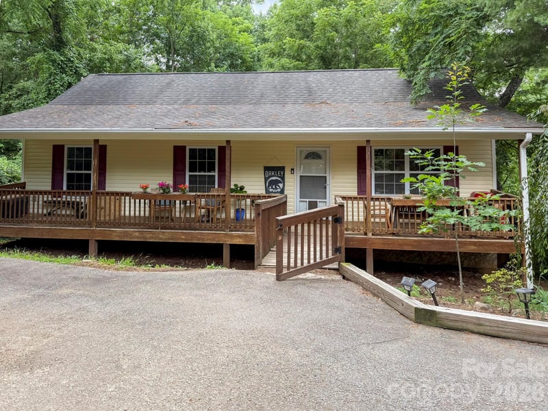 11 W Raleigh Road, Asheville, NC - 3 beds, 2 baths, 1,158 sqft - $399,000
