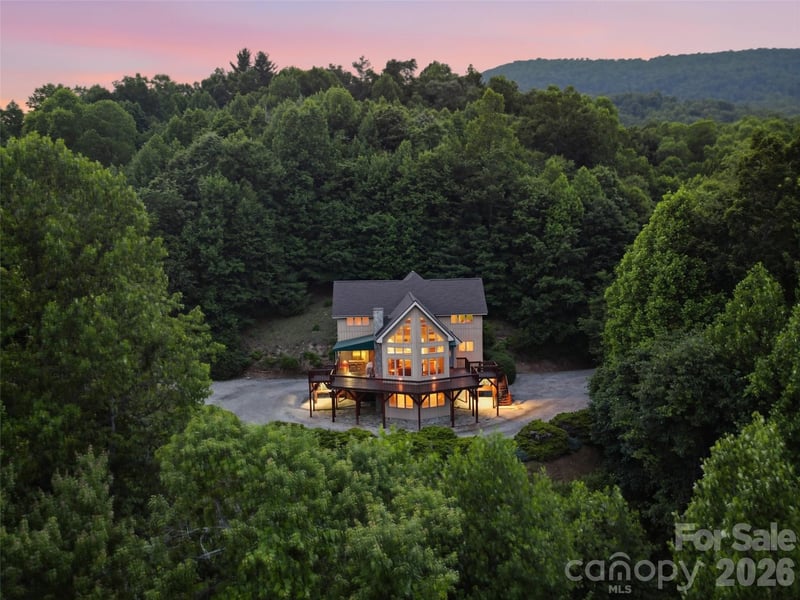 435 Allen Mountain Lane, Spruce Pine, NC - 4 beds, 3.5 baths, 3,370 sqft - $1,200,000