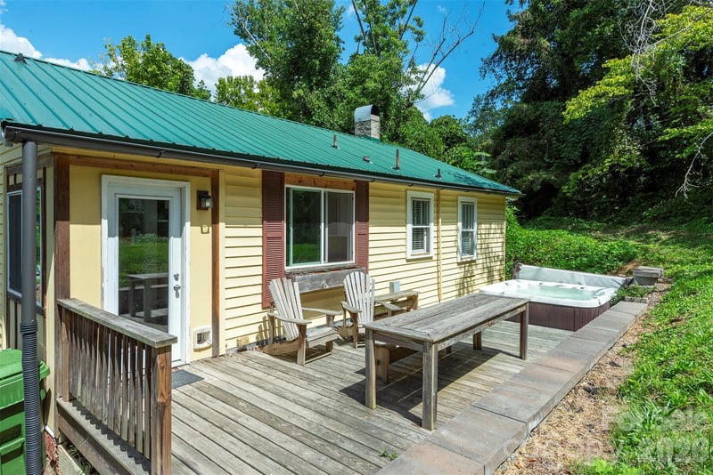 22 Weaver Street, Asheville, NC - 2 beds, 1 bath, 900 sqft - $450,000