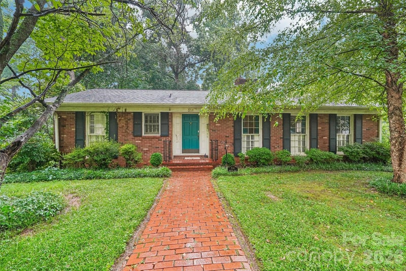 514 Lakeside Drive, Statesville, NC - 3 beds, 2 baths, 1,500 sqft - $300,000