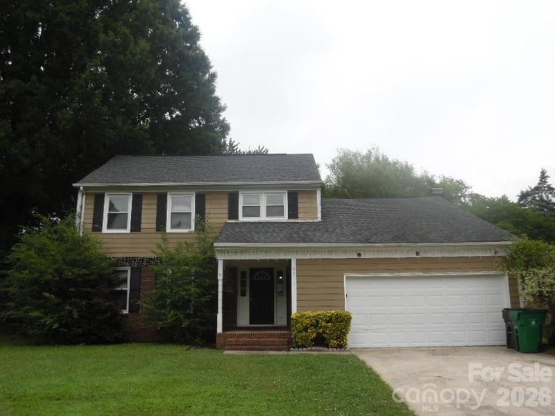 6311 Coach Hill Lane, Charlotte, NC - 4 beds, 2.5 baths, 2,049 sqft - $345,000