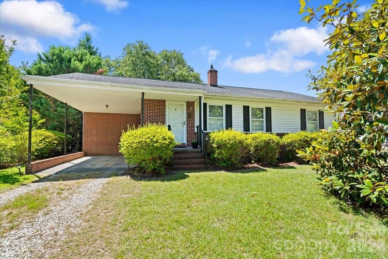 63 Lynn Avenue, Cheraw, SC - 3 beds, 1 bath, 1,383 sqft - $164,000