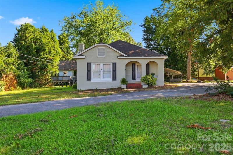 623 E Ohio Avenue, Bessemer City, NC - 3 beds, 1.5 baths, 1,445 sqft - $217,000