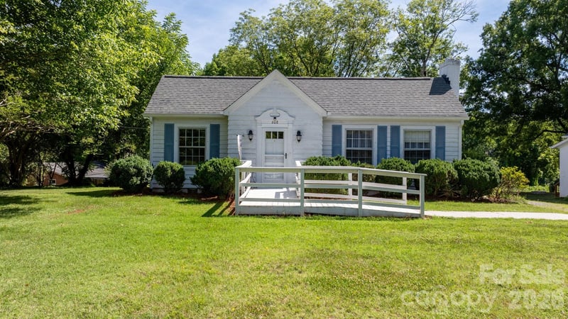 608 1st Street W, Conover, NC - 3 beds, 2 baths, 1,722 sqft - $240,000