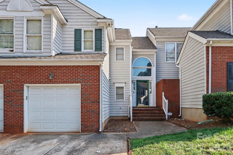 8606 Fox Chase Lane, Charlotte, NC - 2 beds, 2.5 baths, 1,514 sqft - $250,000