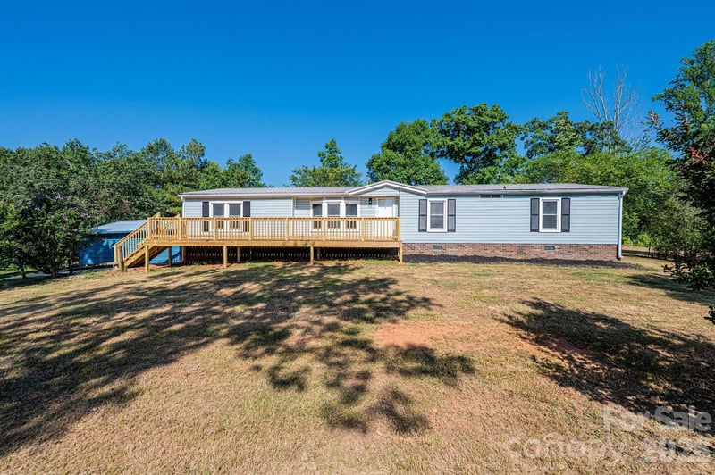 1143 Cheyenne Oaks Drive, Claremont, NC - 4 beds, 2.5 baths, 1,567 sqft - $239,900