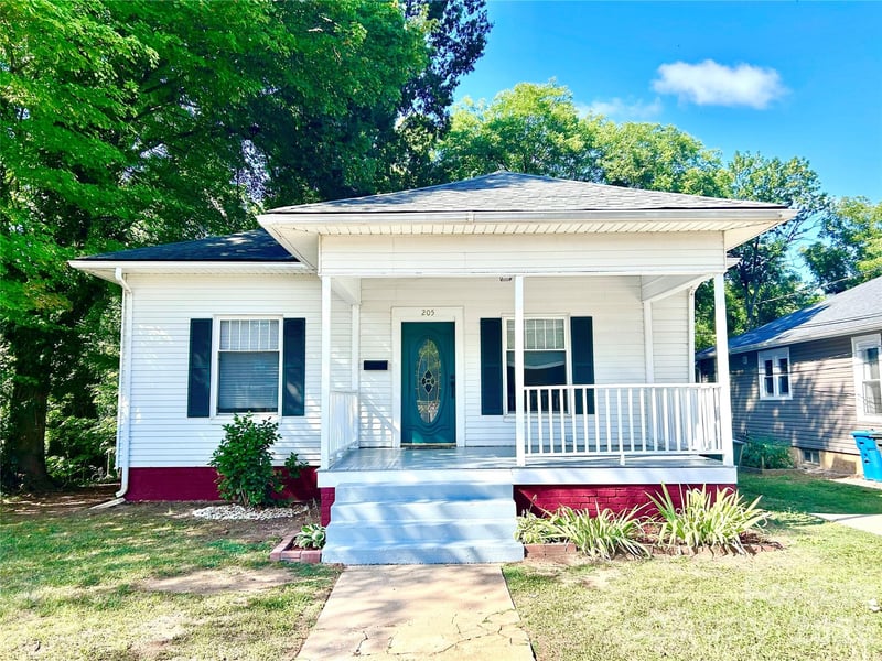 205 Elm Street, Salisbury, NC - 4 beds, 2 baths, 1,612 sqft - $199,000