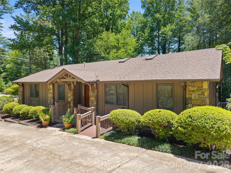 3 Westbridge Drive, Hendersonville, NC - 3 beds, 3 baths, 2,891 sqft - $875,000