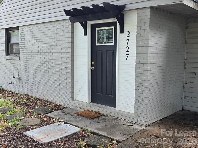 2727 Englehardt Street, Charlotte, NC - 4 beds, 2 baths, 1,509 sqft - $3,800
