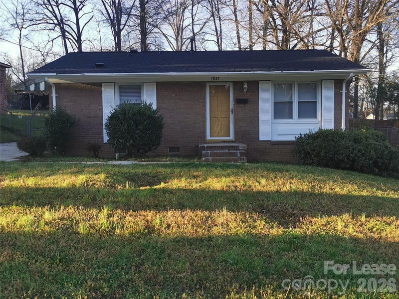 1932 Holly Street, Charlotte, NC - 3 beds, 1 bath, 850 sqft - $1,350