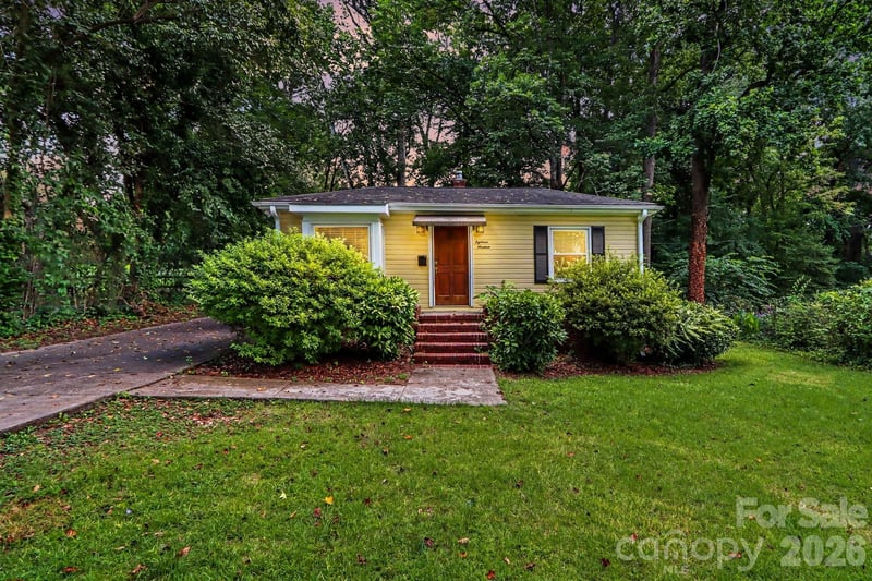 1819 Arnold Drive, Charlotte, NC - 2 beds, 1 bath, 882 sqft - $400,000