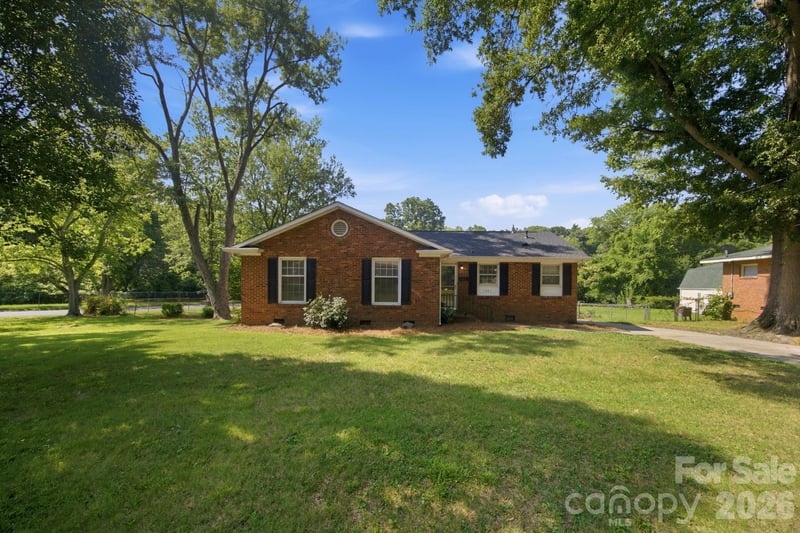 1401 Grovewood Drive, Charlotte, NC - 4 beds, 2.5 baths, 2,018 sqft - $369,000