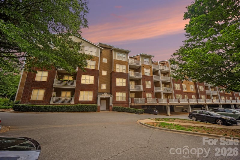 1000 E Woodlawn Road Apt 415, Charlotte, NC - 3 beds, 3 baths, 2,313 sqft - $430,000