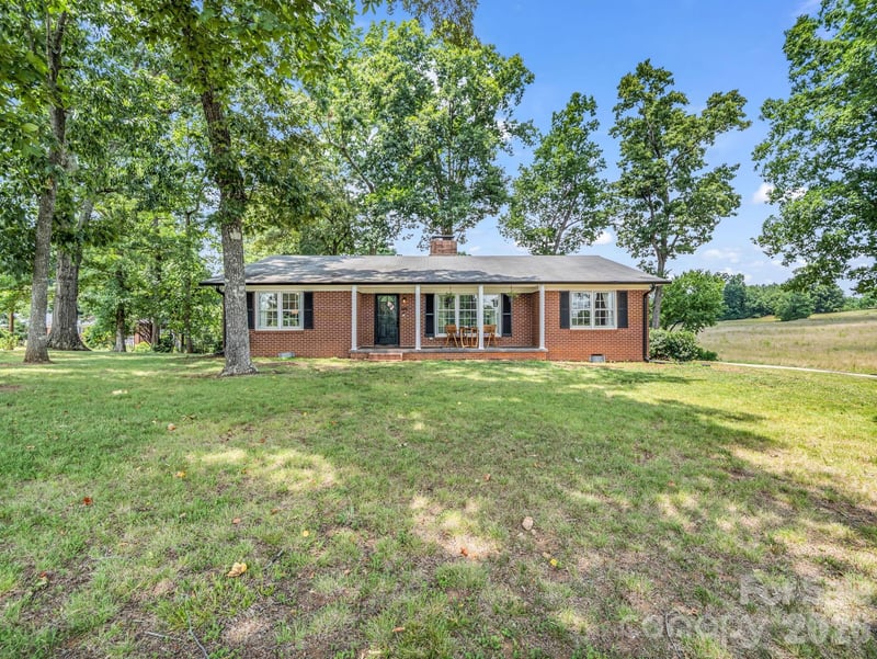 201 Lincoln Road, Forest City, NC - 3 beds, 2 baths, 1,558 sqft - $362,900