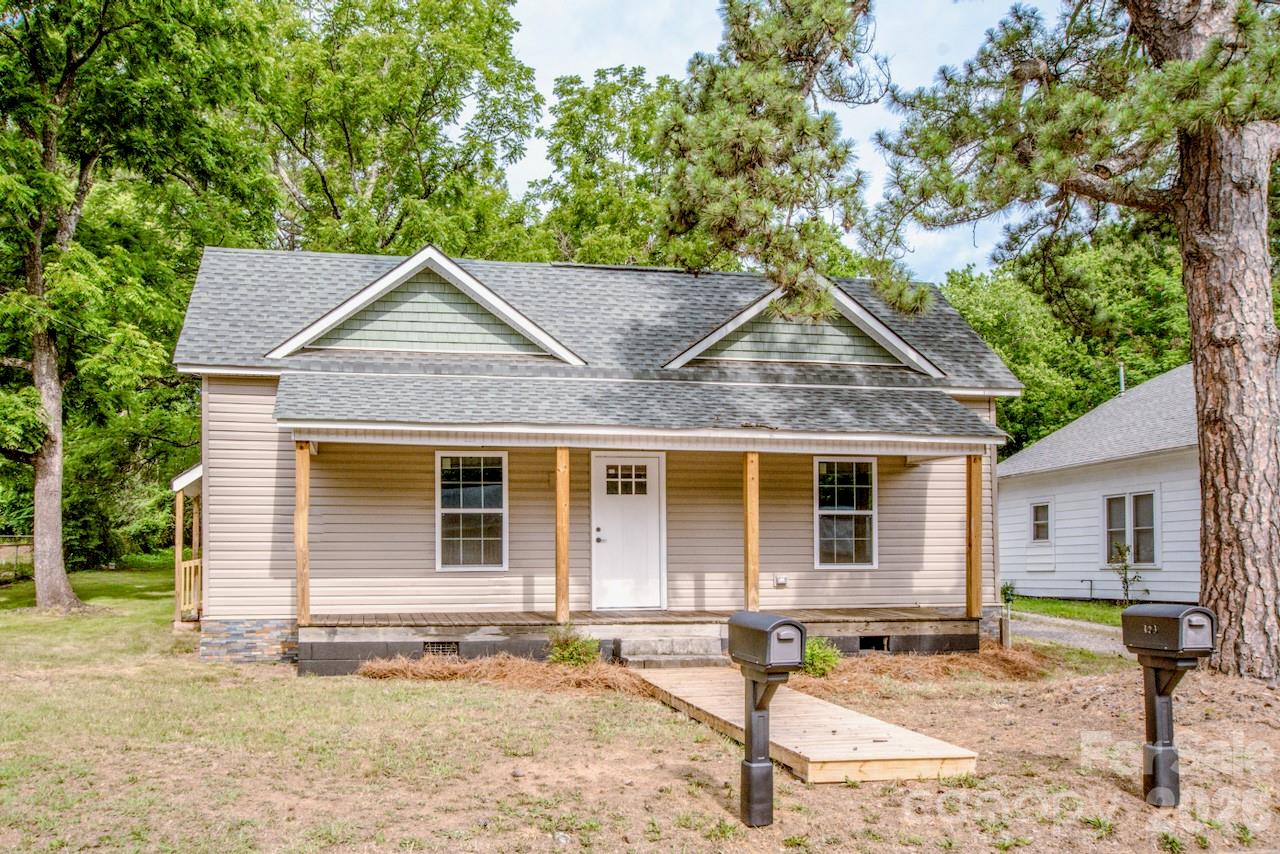 421 N Oakland Avenue, Statesville, NC. property listing photo