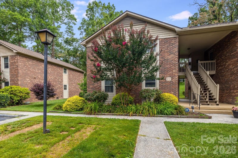 1325 4th Avenue W C, Hendersonville, NC - 2 beds, 2 baths, 957 sqft - $269,500