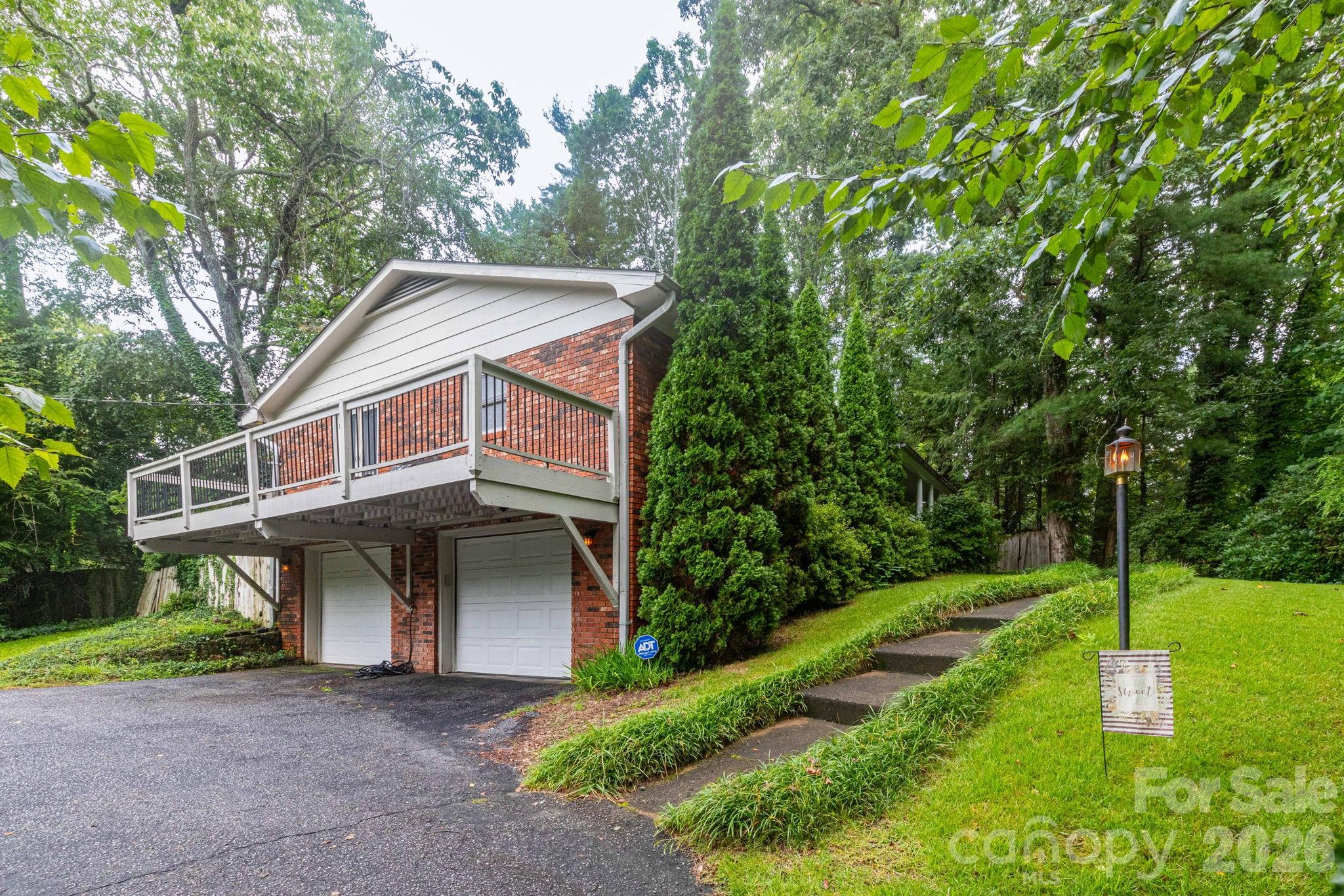 936 Toxaway Drive, Hendersonville, NC. property listing photo