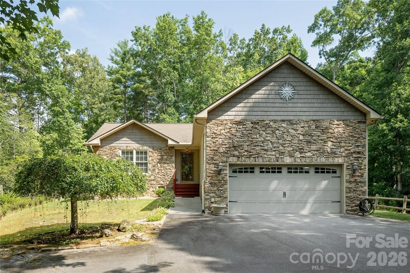 59 Smalltown Trail, Brevard, NC - 3 beds, 2 baths, 1,437 sqft - $525,000