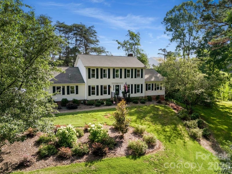 1171 37th Avenue Drive NE, Hickory, NC - 5 beds, 3.5 baths, 2,900 sqft - $535,000