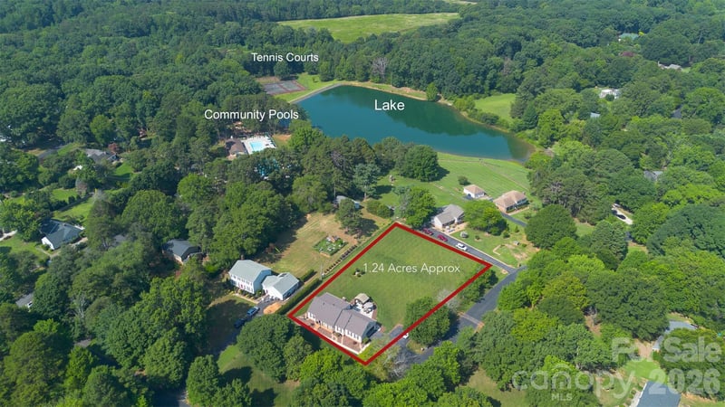3231 Windrow Lane, Matthews, NC - 4 beds, 2.5 baths, 2,736 sqft - $634,900