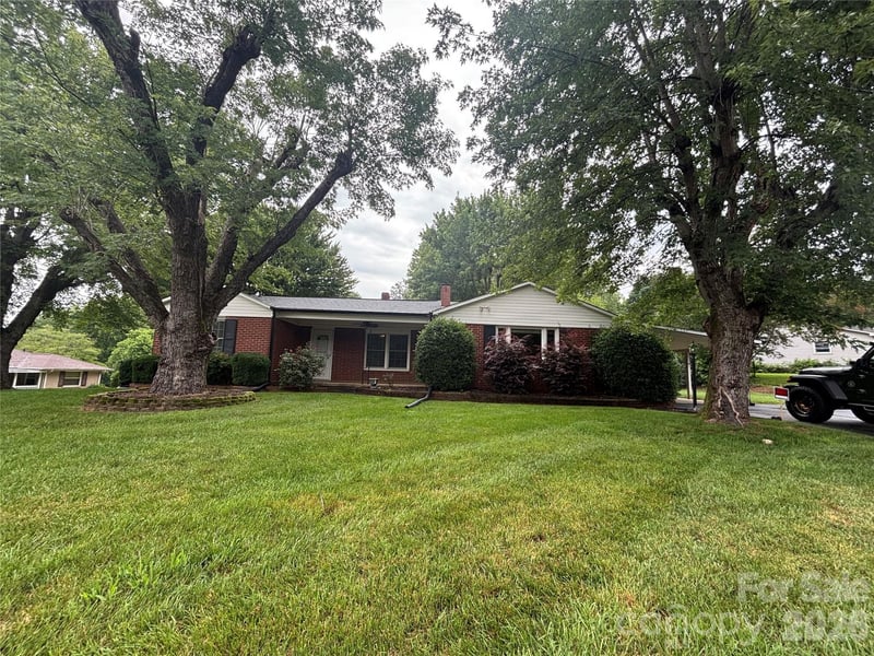 327 Arrowood Street SE, Lenoir, NC - 3 beds, 1 bath, 1,712 sqft - $245,000